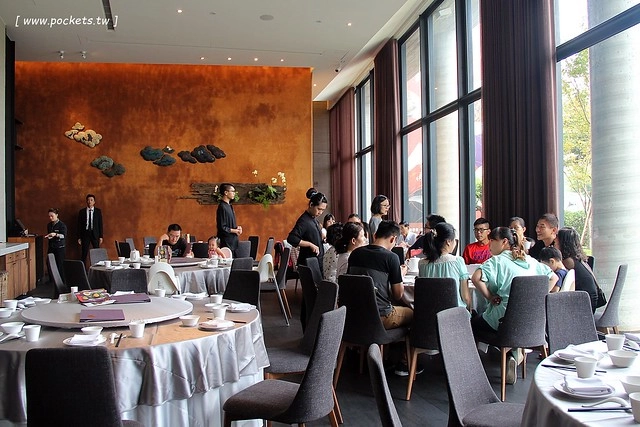 台中南屯|与玥樓粵菜點心餐廳,台中米其林推介粵菜餐廳,座落於落松羽間的漂亮建築 @飛天璇的口袋