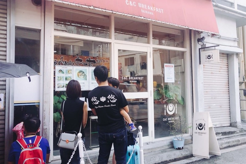 日本沖繩|珀塔瑪豬排蛋飯糰總店.牧志市場排隊美食,每間店都有限定口味 @飛天璇的口袋