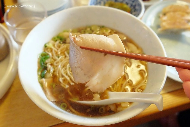 【日本廣島】嗆海 Kuukai(食べログ)~尾道在地人推薦的好吃拉麵,煎餃和汽水也很不錯,吃完還可以逛逛尾道市場 @飛天璇的口袋