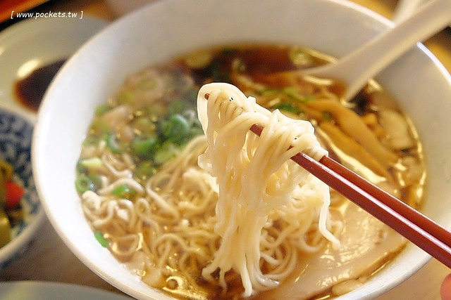 【日本廣島】嗆海 Kuukai(食べログ)~尾道在地人推薦的好吃拉麵,煎餃和汽水也很不錯,吃完還可以逛逛尾道市場 @飛天璇的口袋