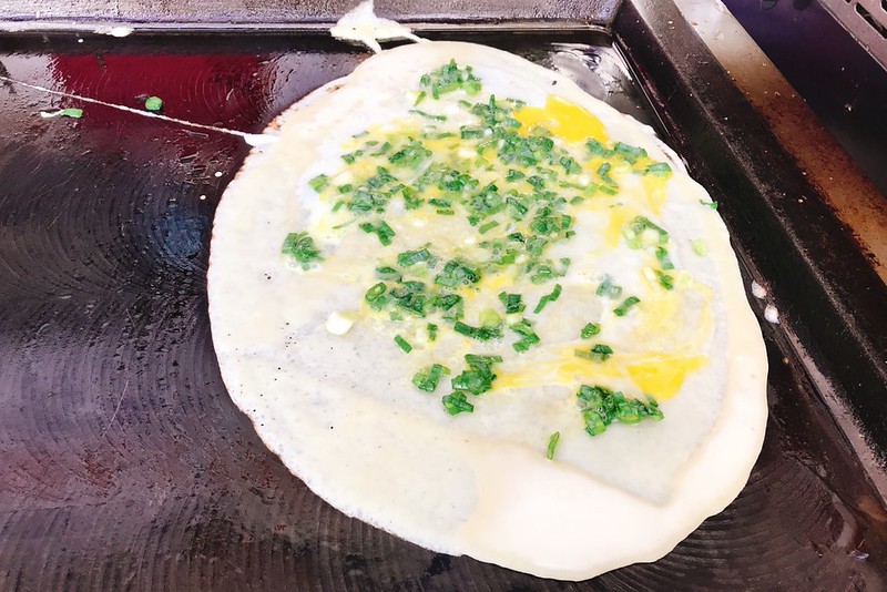 明倫蛋餅┃台中南屯:免排隊!小小一片蛋餅到底在紅什麼?逢甲超人氣排隊美食進駐公益商圈 @飛天璇的口袋