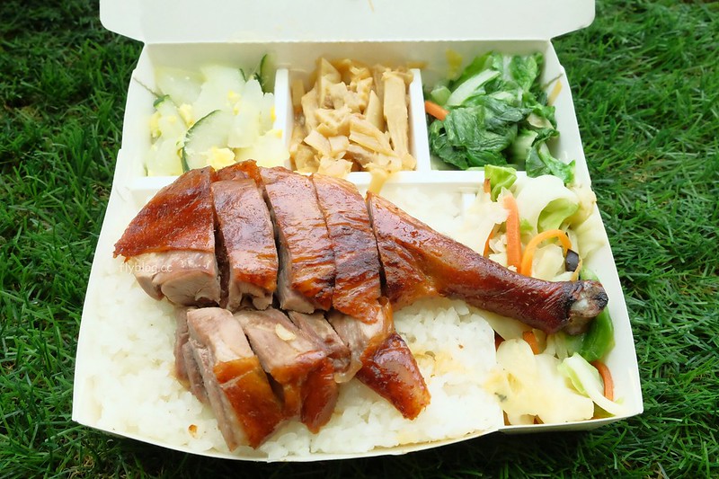 台中北屯|香港吉仕燒臘滷水.北平路超人氣燒臘便當,四寶飯和雞腿賣相好威 @飛天璇的口袋