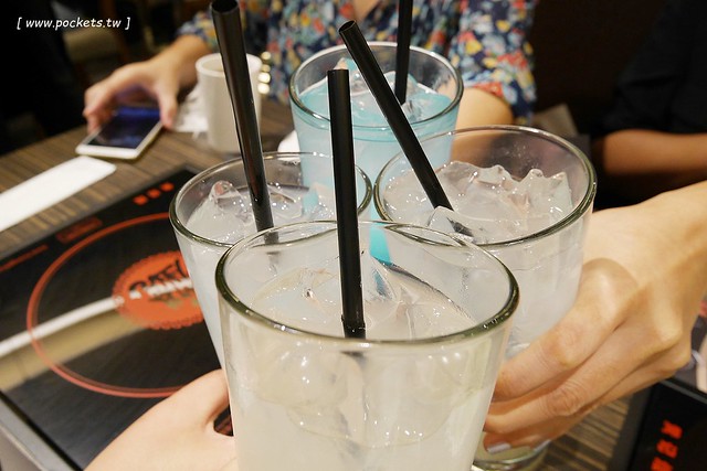 黃記煌三汁燜鍋|標榜不加任何一滴水的乾式火鍋,北京連鎖火鍋名店,進駐台北信義區ATT 4 FUN的4樓 @飛天璇的口袋