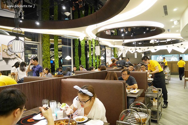 黃記煌三汁燜鍋|標榜不加任何一滴水的乾式火鍋,北京連鎖火鍋名店,進駐台北信義區ATT 4 FUN的4樓 @飛天璇的口袋