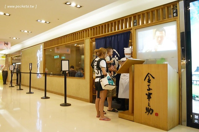 金子半之助|號稱日本第一天丼,台北車站二樓美食,料多到滿個爆出來了,好吃但是吃完會小膩 @飛天璇的口袋