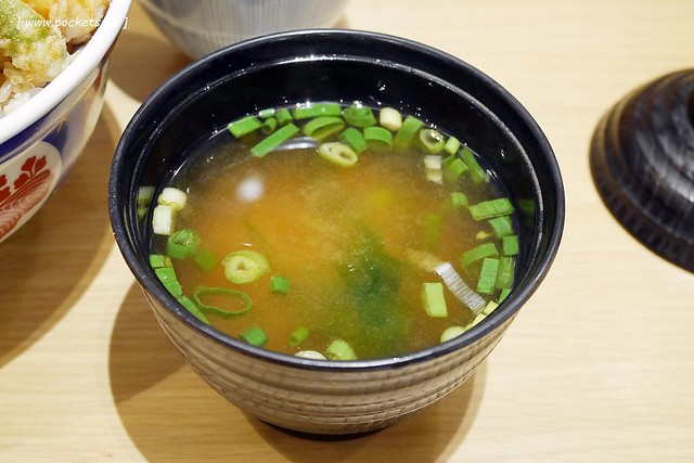 金子半之助|號稱日本第一天丼,台北車站二樓美食,料多到滿個爆出來了,好吃但是吃完會小膩 @飛天璇的口袋