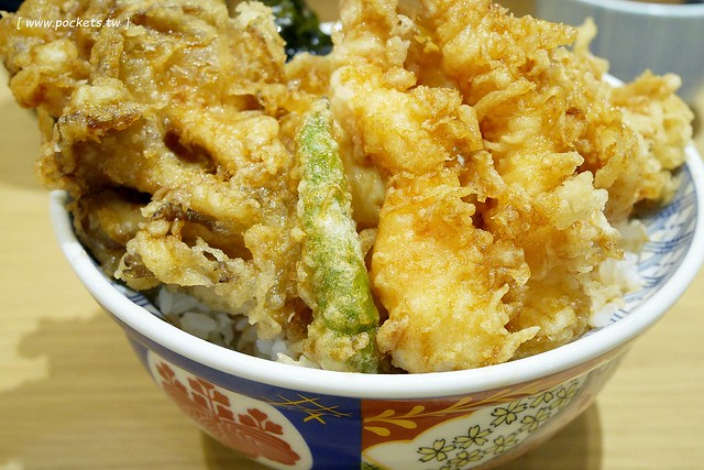 金子半之助|號稱日本第一天丼,台北車站二樓美食,料多到滿個爆出來了,好吃但是吃完會小膩 @飛天璇的口袋