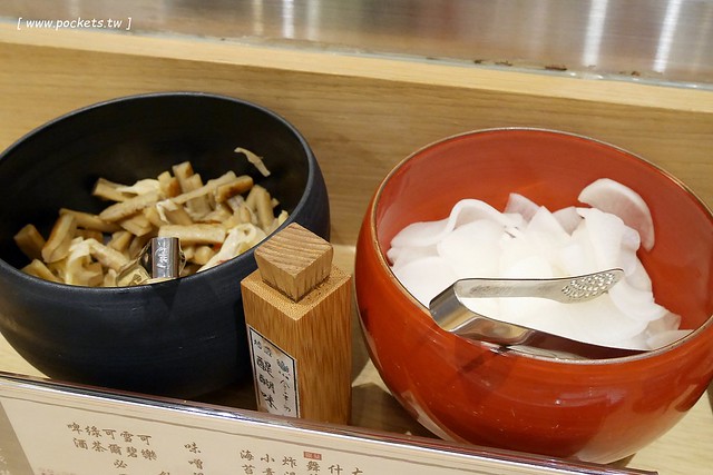 金子半之助|號稱日本第一天丼,台北車站二樓美食,料多到滿個爆出來了,好吃但是吃完會小膩 @飛天璇的口袋