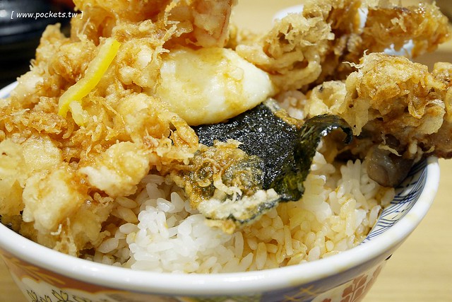金子半之助|號稱日本第一天丼,台北車站二樓美食,料多到滿個爆出來了,好吃但是吃完會小膩 @飛天璇的口袋