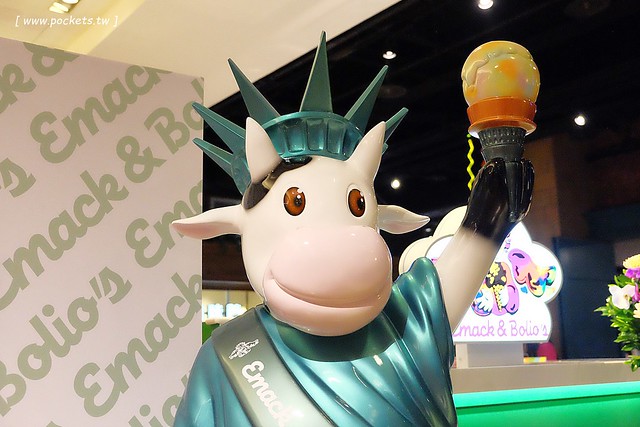 Emack & Bolio’s┃ 台中西屯美食:來自美國波斯頓的堆疊冰淇淋,華麗又濃郁的搖滾風味,一起體驗疊疊樂的樂趣 @飛天璇的口袋