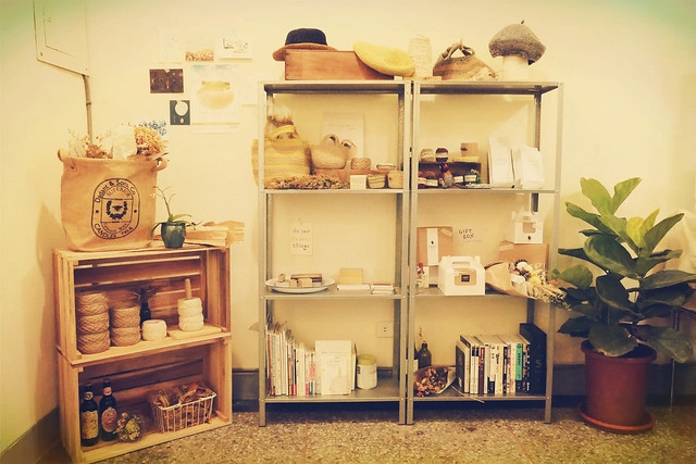 台中南屯|小麥菓子 Komugi.黎明新村老宅甜點店,日本女生和台灣女生合開的戚風蛋糕店 @飛天璇的口袋