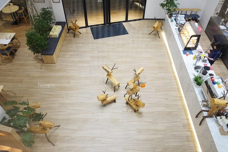 萌木之村 MOMU┃台中西屯:城市中遇見森林裡的童話之村,超可愛又好拍的複合式餐廳,中科商圈美食餐廳推薦 @飛天璇的口袋