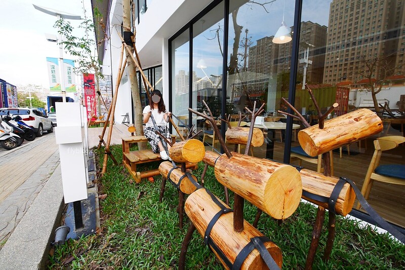 萌木之村 MOMU┃台中西屯:城市中遇見森林裡的童話之村,超可愛又好拍的複合式餐廳,中科商圈美食餐廳推薦 @飛天璇的口袋