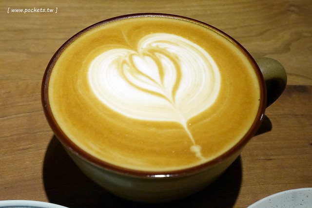 Kusabi+ Cafe.Craft.Casa┃台中北區美食:隱身於篤行國小巷弄間,老宅改建咖啡館,淡淡的日式氛圍,有附插座和免費WiFi @飛天璇的口袋