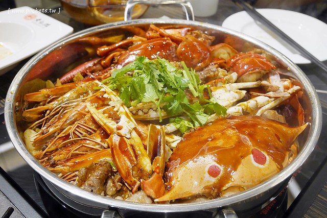 黃記煌三汁燜鍋|標榜不加任何一滴水的乾式火鍋,北京連鎖火鍋名店,進駐台北信義區ATT 4 FUN的4樓 @飛天璇的口袋