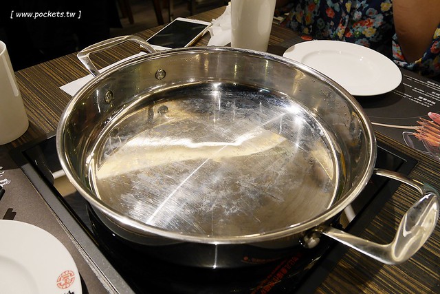 黃記煌三汁燜鍋|標榜不加任何一滴水的乾式火鍋,北京連鎖火鍋名店,進駐台北信義區ATT 4 FUN的4樓 @飛天璇的口袋