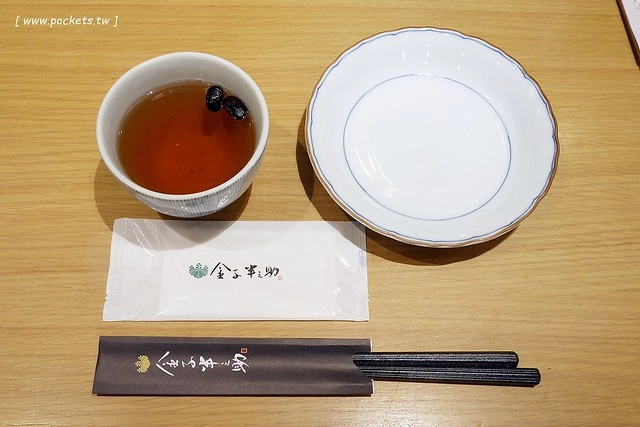 金子半之助|號稱日本第一天丼,台北車站二樓美食,料多到滿個爆出來了,好吃但是吃完會小膩 @飛天璇的口袋