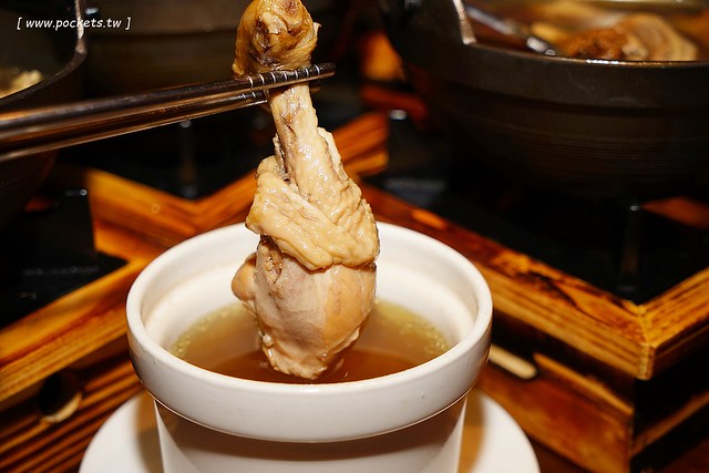 新唐人御品豬腳┃台中北屯美食:平價用心的復古美食,冬天限定湯品鍋鍋$139元新上市,2017春節年菜熱情預約中 @飛天璇的口袋