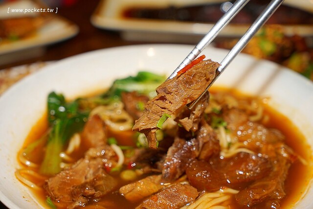 新唐人御品豬腳┃台中北屯美食:平價用心的復古美食,冬天限定湯品鍋鍋$139元新上市,2017春節年菜熱情預約中 @飛天璇的口袋