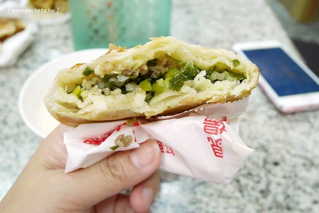 台中北屯|三佳早點,老台中人都知道的傳統早餐店,推薦蔥肉餅和牛肉餡餅 @飛天璇的口袋