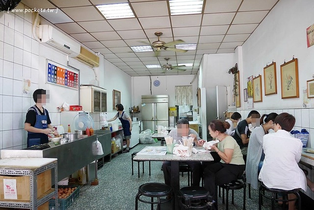 台中北屯|三佳早點,老台中人都知道的傳統早餐店,推薦蔥肉餅和牛肉餡餅 @飛天璇的口袋