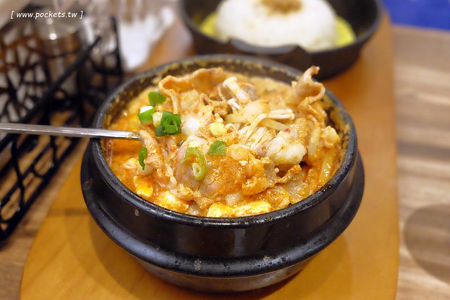 【台中北區】北村豆腐家,重現百年韓屋味道,小菜5種可以免費續,還有多樣韓國國民排隊美食,中友百貨C棟B3 @飛天璇的口袋