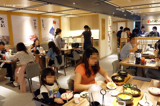 【台中北區】北村豆腐家,重現百年韓屋味道,小菜5種可以免費續,還有多樣韓國國民排隊美食,中友百貨C棟B3 @飛天璇的口袋