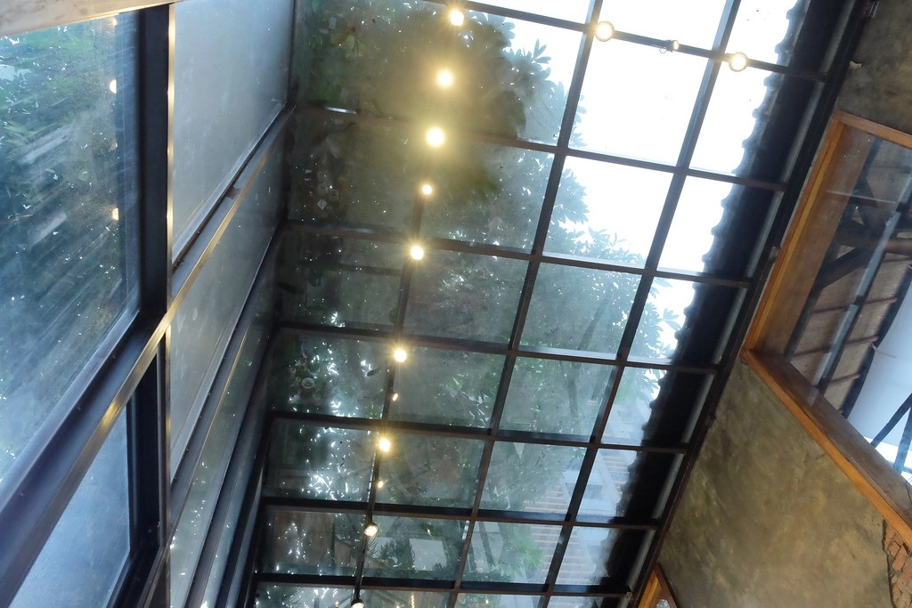 台中西區|堅果小巷,超美落地窗玻璃屋老宅建築,餐點用心好吃變化性高 @飛天璇的口袋