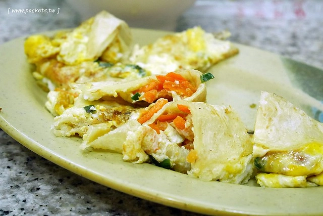 台中北屯|三佳早點,老台中人都知道的傳統早餐店,推薦蔥肉餅和牛肉餡餅 @飛天璇的口袋