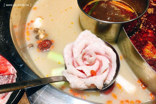 台中火鍋店推薦懶人包┃推薦2017年台中10間優質火鍋店:鮨樂海鮮市場. 珍的好餐廳. 寬窄巷子. 肉魂鑄鐵料理. 灰鴿. 八豆食府火鍋. 愛沐鍋物. 萬客什鍋. 一鼎豐麻辣香. 黑毛屋鍋物 @飛天璇的口袋