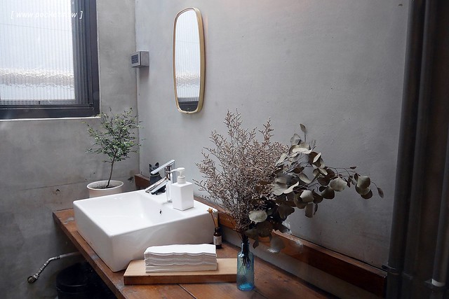 Kusabi+ Cafe.Craft.Casa┃台中北區美食:隱身於篤行國小巷弄間,老宅改建咖啡館,淡淡的日式氛圍,有附插座和免費WiFi @飛天璇的口袋