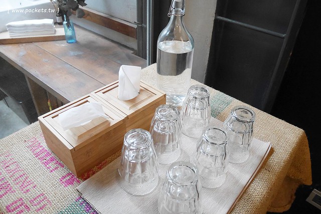 Kusabi+ Cafe.Craft.Casa┃台中北區美食:隱身於篤行國小巷弄間,老宅改建咖啡館,淡淡的日式氛圍,有附插座和免費WiFi @飛天璇的口袋