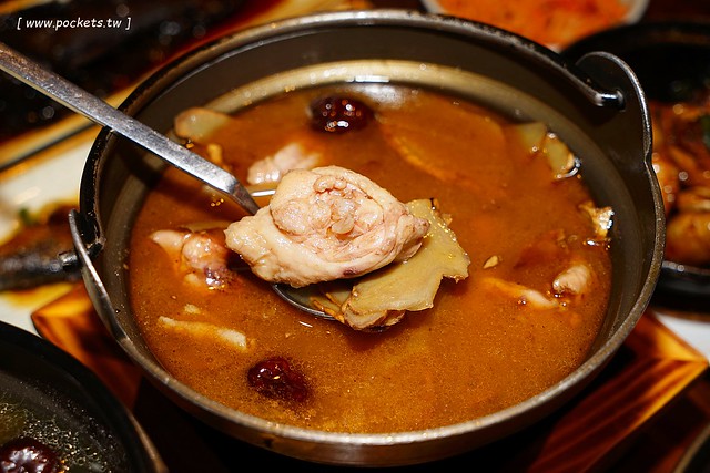 新唐人御品豬腳┃台中北屯美食:平價用心的復古美食,冬天限定湯品鍋鍋$139元新上市,2017春節年菜熱情預約中 @飛天璇的口袋