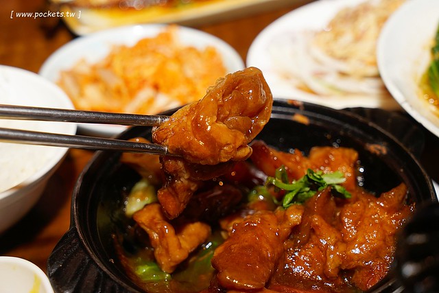 新唐人御品豬腳┃台中北屯美食:平價用心的復古美食,冬天限定湯品鍋鍋$139元新上市,2017春節年菜熱情預約中 @飛天璇的口袋