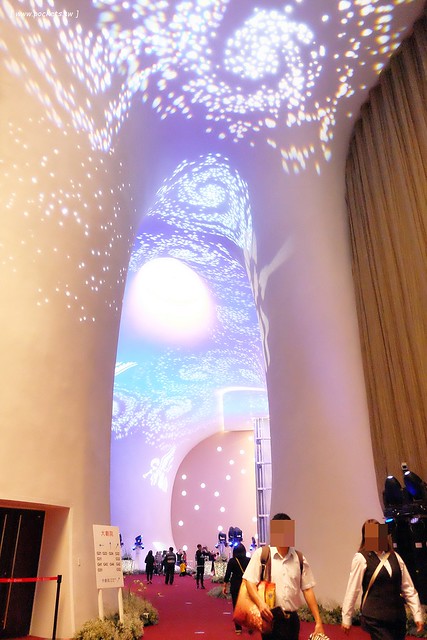 【台中西屯】台中國家歌劇院:伊東豊雄的現代建築,以自然為主題,結合劇院、商場、餐廳和空中花園 @飛天璇的口袋