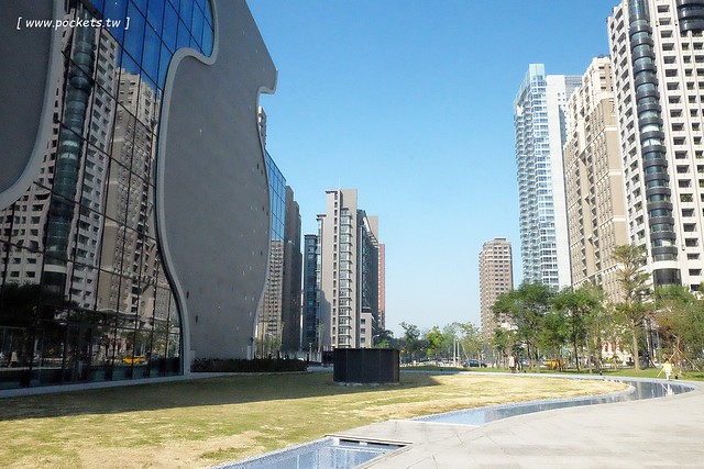 【台中西屯】台中國家歌劇院:伊東豊雄的現代建築,以自然為主題,結合劇院、商場、餐廳和空中花園 @飛天璇的口袋