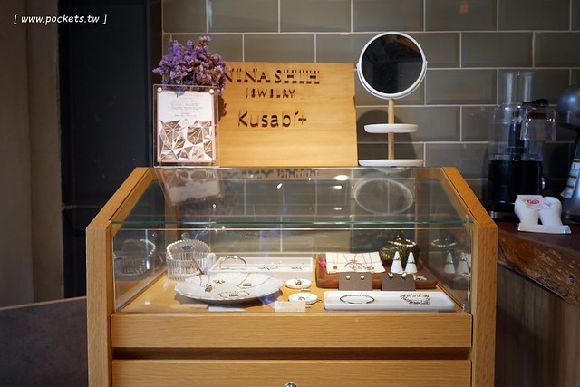 Kusabi+ Cafe.Craft.Casa┃台中北區美食:隱身於篤行國小巷弄間,老宅改建咖啡館,淡淡的日式氛圍,有附插座和免費WiFi @飛天璇的口袋