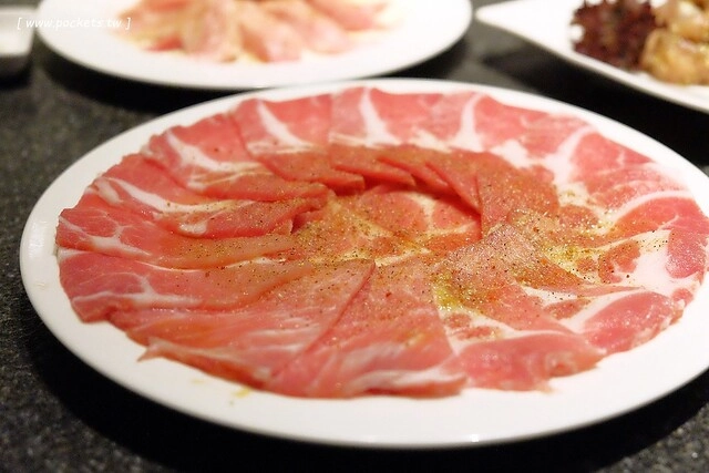 【台中西屯】屋馬國安店~台中人必吃的「屋馬燒肉國安店」,中科商圈米平方商場用餐空間更寬敞氣派 @飛天璇的口袋