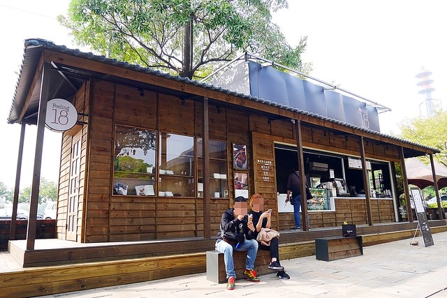 18度C巧克力工房┃台中西區美食:不會輸給世界第二好吃的冰淇淋菠蘿油包,使用堂本麵包和18度C巧克力工房的冰淇淋,台中刑武所演武場散策美食 @飛天璇的口袋