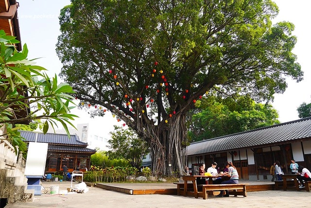 18度C巧克力工房┃台中西區美食:不會輸給世界第二好吃的冰淇淋菠蘿油包,使用堂本麵包和18度C巧克力工房的冰淇淋,台中刑武所演武場散策美食 @飛天璇的口袋