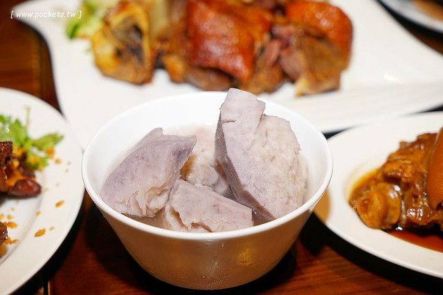 新唐人御品豬腳┃台中北屯美食:平價用心的復古美食,冬天限定湯品鍋鍋$139元新上市,2017春節年菜熱情預約中 @飛天璇的口袋