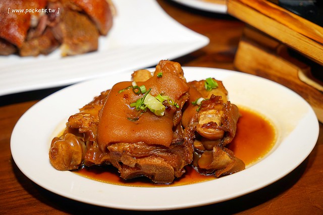 新唐人御品豬腳┃台中北屯美食:平價用心的復古美食,冬天限定湯品鍋鍋$139元新上市,2017春節年菜熱情預約中 @飛天璇的口袋