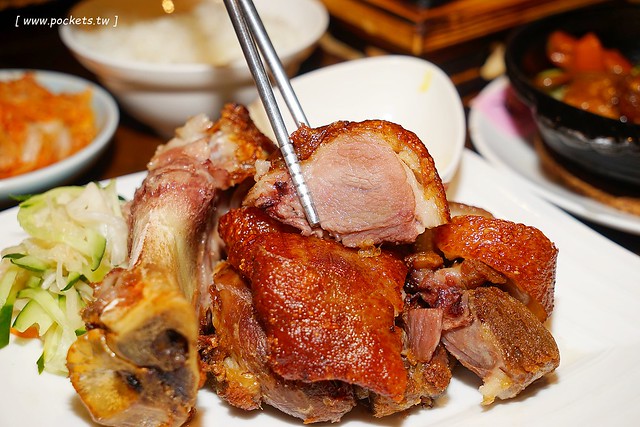 新唐人御品豬腳┃台中北屯美食:平價用心的復古美食,冬天限定湯品鍋鍋$139元新上市,2017春節年菜熱情預約中 @飛天璇的口袋