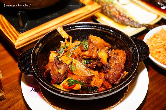 新唐人御品豬腳┃台中北屯美食:平價用心的復古美食,冬天限定湯品鍋鍋$139元新上市,2017春節年菜熱情預約中 @飛天璇的口袋