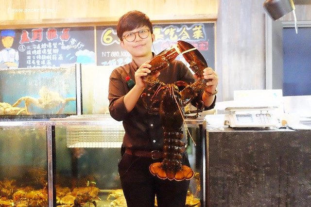 鮨樂海鮮市場 火鍋┃台中西屯美食:現流新鮮海產看的到,海鮮火鍋食材超霸氣,每日當天魚獲現點現煮 @飛天璇的口袋