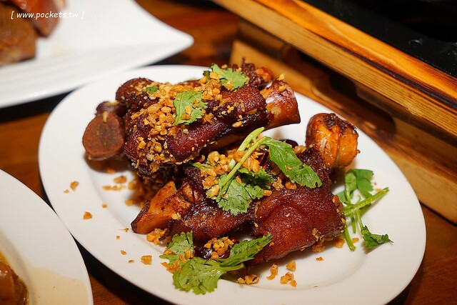 新唐人御品豬腳┃台中北屯美食:平價用心的復古美食,冬天限定湯品鍋鍋$139元新上市,2017春節年菜熱情預約中 @飛天璇的口袋