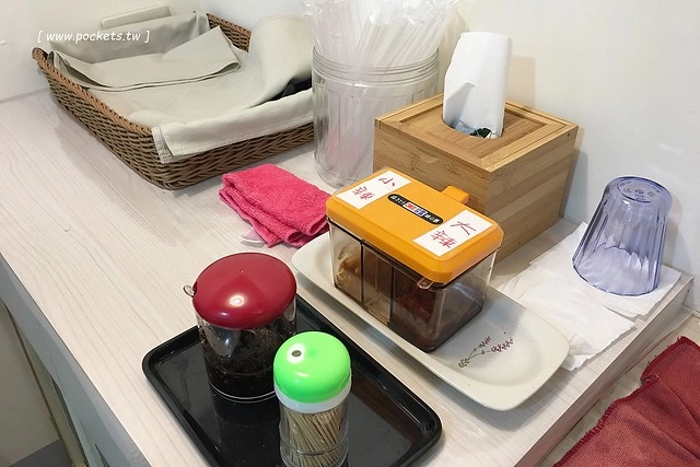 剛好2了┃台中北屯美食:深夜食堂出現豪華版的泡麵,台中人吃宵夜的新選擇,剛好冰果室的最新力作 @飛天璇的口袋