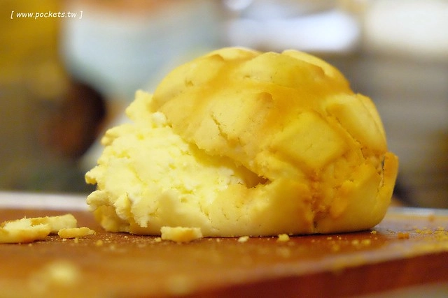 世界第二好吃的現烤冰淇淋菠蘿麵包┃台中西屯美食:東京超人氣散策甜食進駐台中新光三越百貨,只有香草、抹茶和巧克力三種口味,日本台灣口味不負責任比一比 @飛天璇的口袋