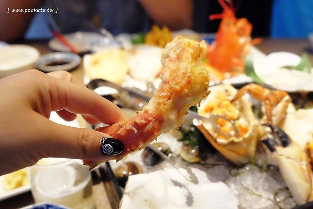 鮨樂海鮮市場 火鍋┃台中西屯美食:現流新鮮海產看的到,海鮮火鍋食材超霸氣,每日當天魚獲現點現煮 @飛天璇的口袋