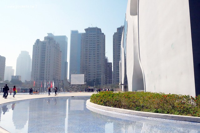 【台中西屯】台中國家歌劇院:伊東豊雄的現代建築,以自然為主題,結合劇院、商場、餐廳和空中花園 @飛天璇的口袋